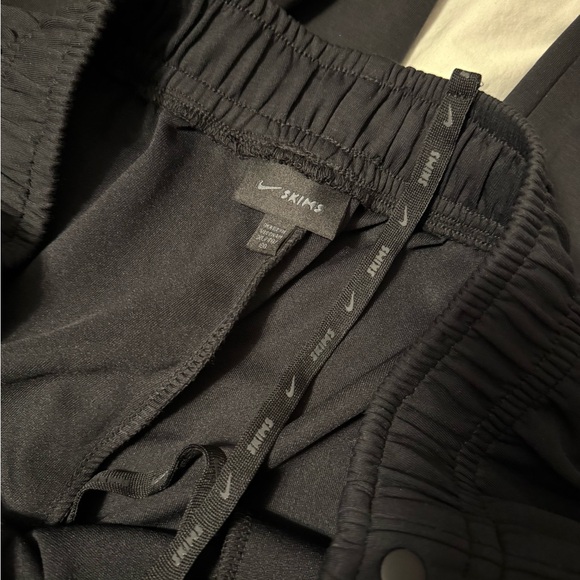 NikeSKIMS Matte Tricot
Women's Side-Snap Pants - Picture 6 of 15